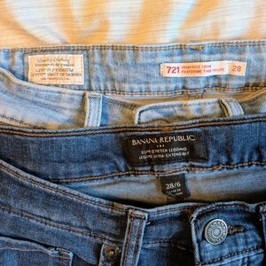 Banana Republic Dark Wash Stretch Denim Leggings - Blue. Levi's High Rise Skinny